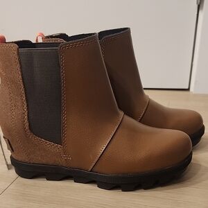 Sorel Brown Boots with Rugged Sole and Chelsea Style